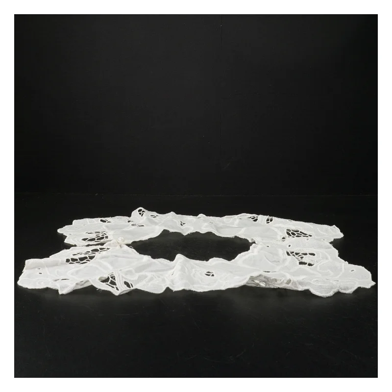 Hvid pyntedug (str. 40 x 35 cm)