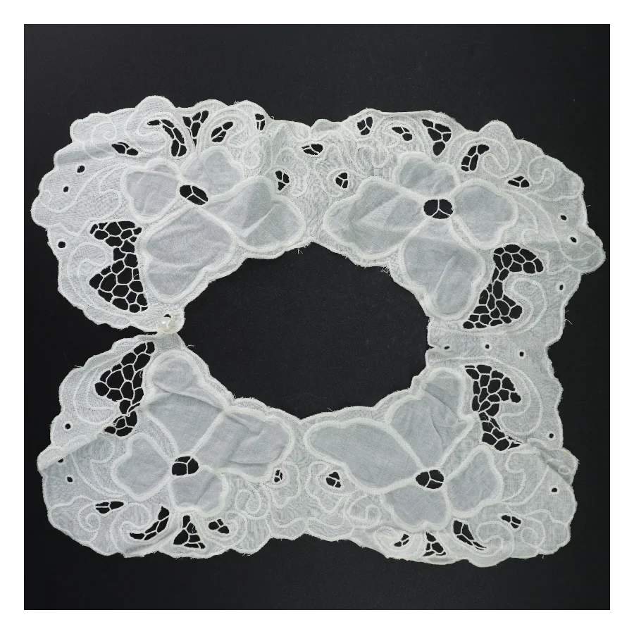 Hvid pyntedug (str. 40 x 35 cm)