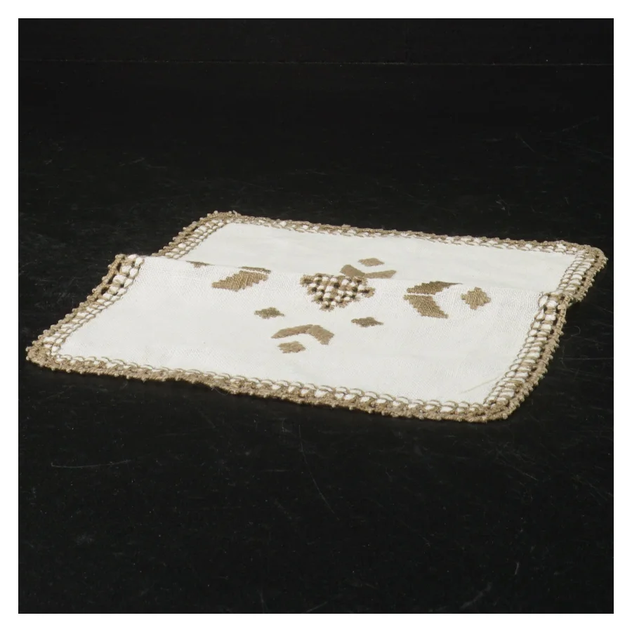 Broderet lysedug (str. 16 cm)