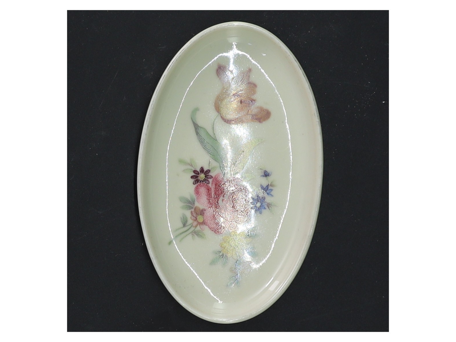 Lille porcelænsfad med blomster (str. 12x7 cm)