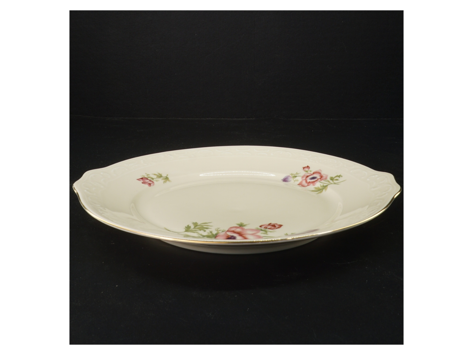 Porcelain serveringsfad med blomstermønster (str. Ø 27 cm)
