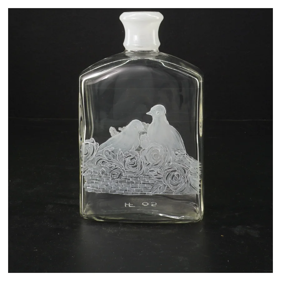 Dekoreret glasflaske (str. 4,5x10x18 cm)