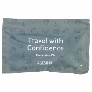 Rejsekit med mundbind handsker og håndsprit fra Qatar Airways (str. 22 x 14 cm)