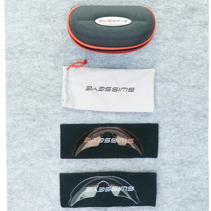 Brilleglas med etui fra Swisseye (str. 15 cm)