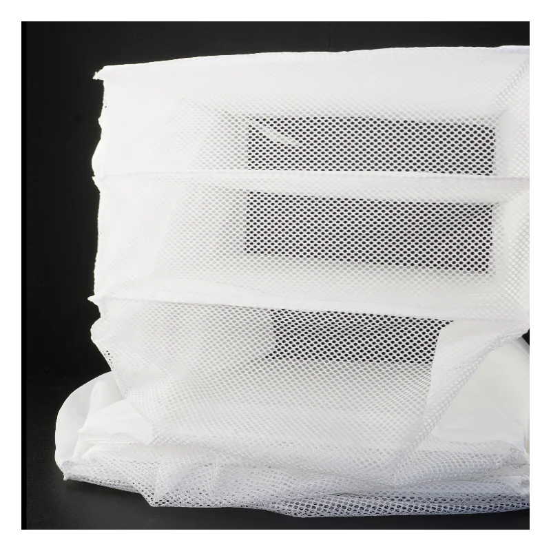 Hvidt tekstil opbevaringssystem til ophængning fra IKEA (str. 35 x 45 x 125 cm)