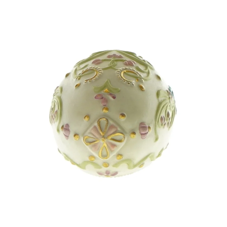 Pynte æg i hvid med fordybning og blomster detaljer 