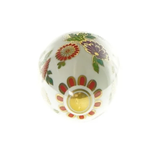 Pynte æg i hvid med blomster detaljer