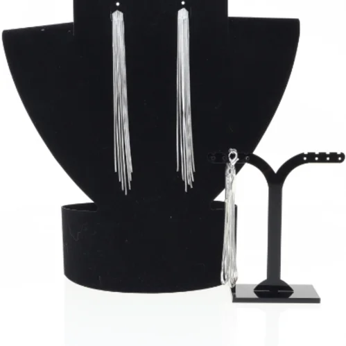 Sæt med øreringe og armbbånd (str. 23 cm og 12 x 1 cm)