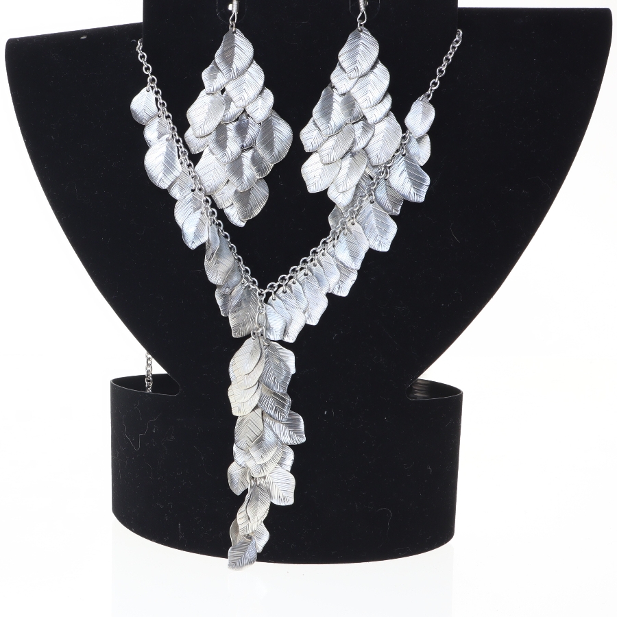 Sølvfarvet blad halskæde og øreringe sæt (str. 8 x 4 cm og 58 cm)