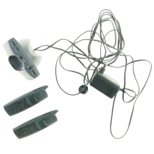 Telefon fra Ericsson (str. 14 x 5 cm)