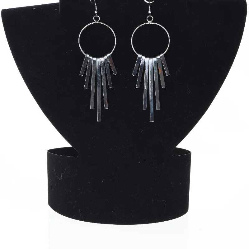 Øreringe med sølvfarvede stænger (str. 10 x 3 cm)