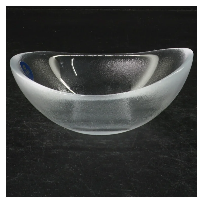 Glasskål fra Royal Copenhagen (str. Størrelsen er ikke angivet, men fadet ser større ud end en almindelig tallerken.)