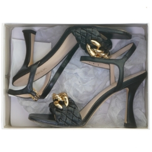 Sort højhælet sandal med guld kæde detalje fra Catwalk (str. 38 )