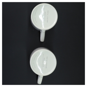 Sæt med Mr og Mrs krus fra Katie Loxton (str. 9,5x8 cm)