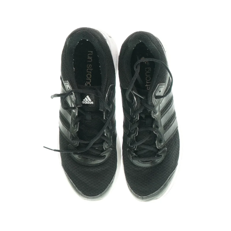 Sko fra Adidas (str. 46)