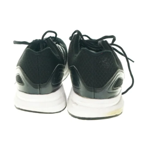 Sko fra Adidas (str. 46)