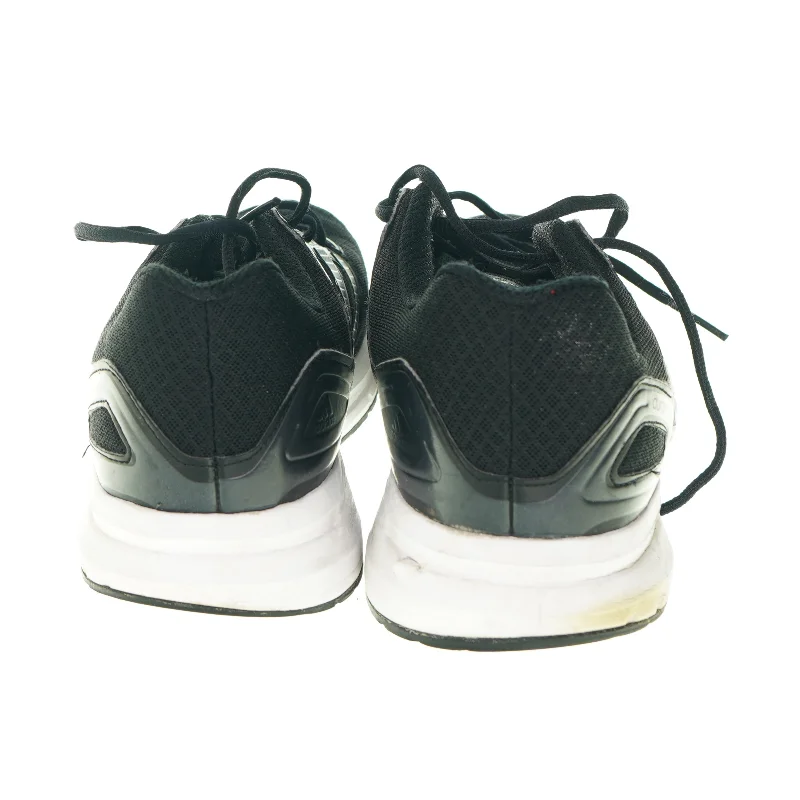 Sko fra Adidas (str. 46)