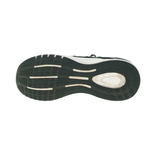 Sko fra Adidas (str. 46)