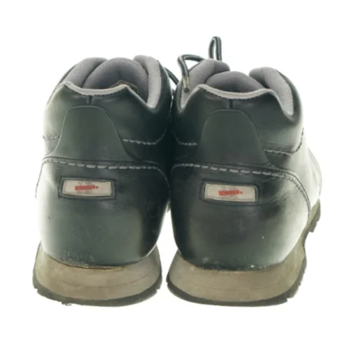 Sko fra Quiet (str. 46)