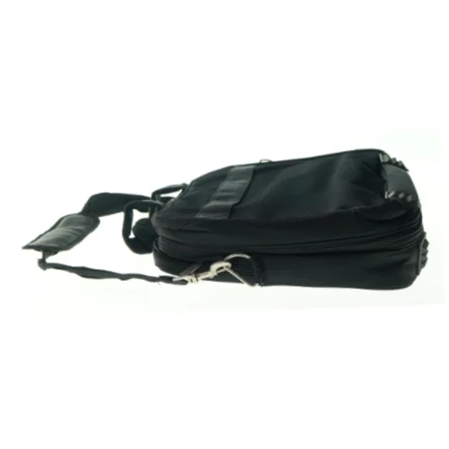 Computertaske med 3 forskellige rum og sidelommer fra Deloitte (str. LB:43x35cm)