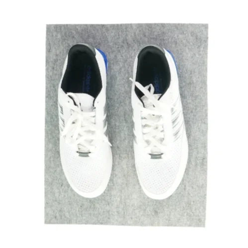 Sko fra Adidas (str. 44)