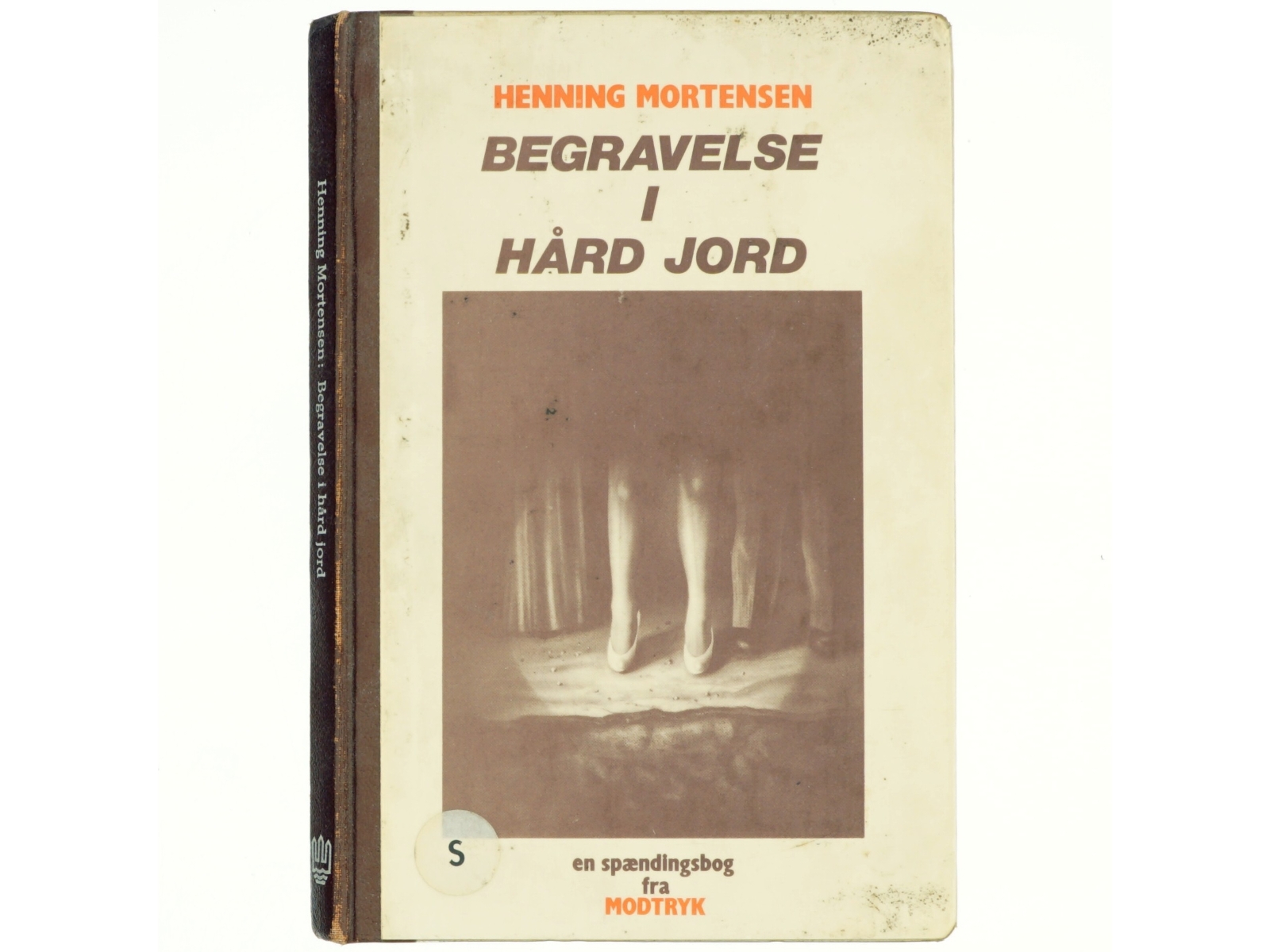 Begravelse i hård jord af Henning Mortensen