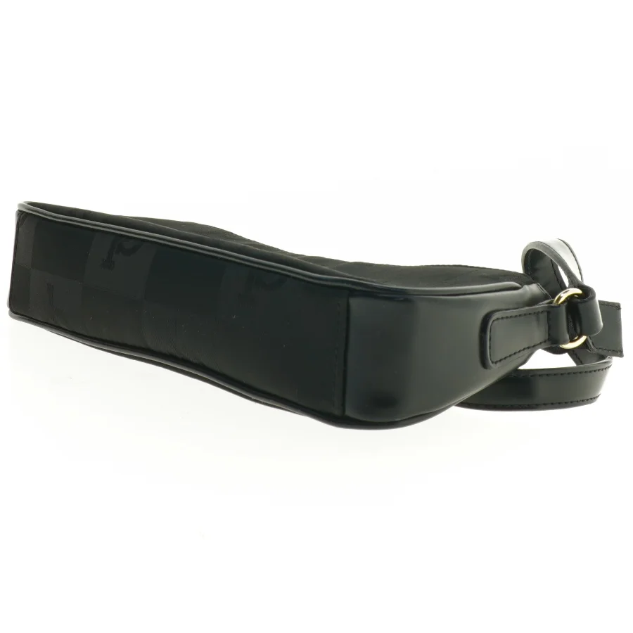 Sort aftenclutch fra Roccobarocco (str. 27 x 10 x 6 cm)