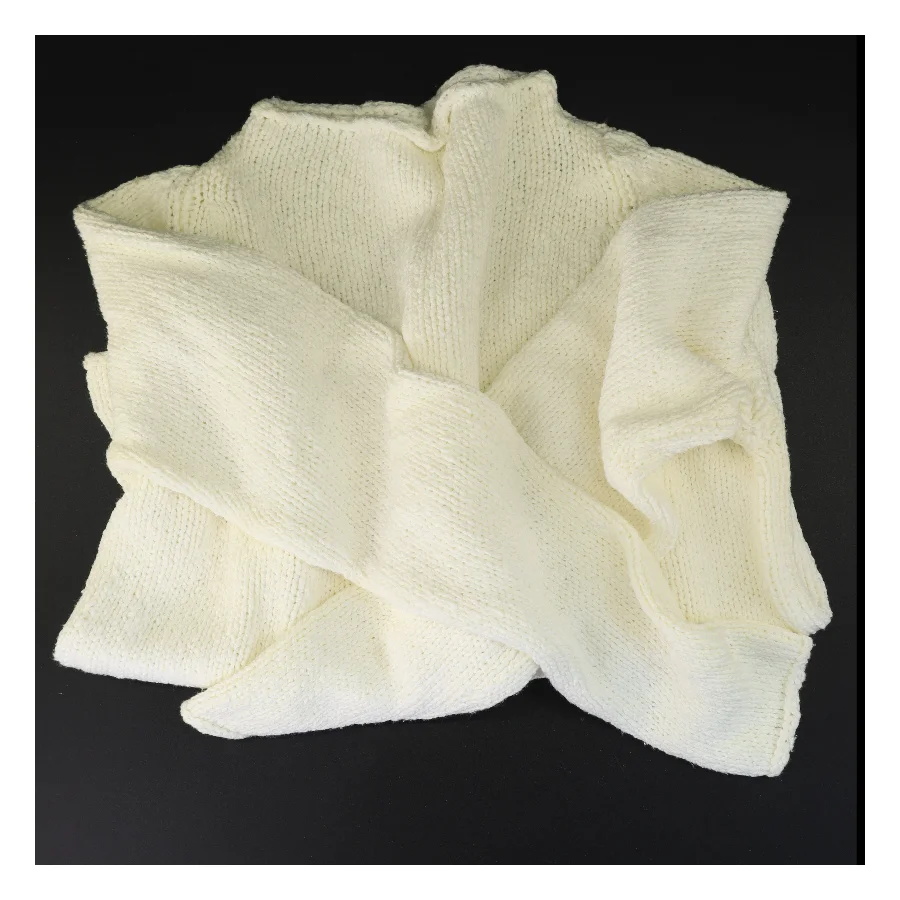 Strikket hvid bluse (str. 58 x 51 cm ærme 49 cm)