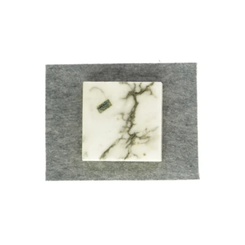 Dekorativt fad i marmor fra Genuine Alabaster  (str. LBH: 13x13x3cm)