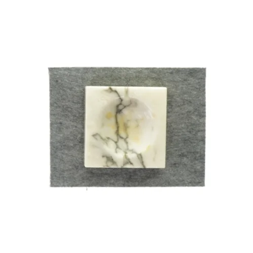 Dekorativt fad i marmor fra Genuine Alabaster  (str. LBH: 13x13x3cm)