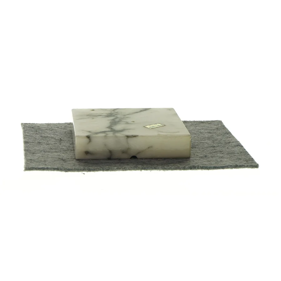 Dekorativt fad i marmor fra Genuine Alabaster  (str. LBH: 13x13x3cm)