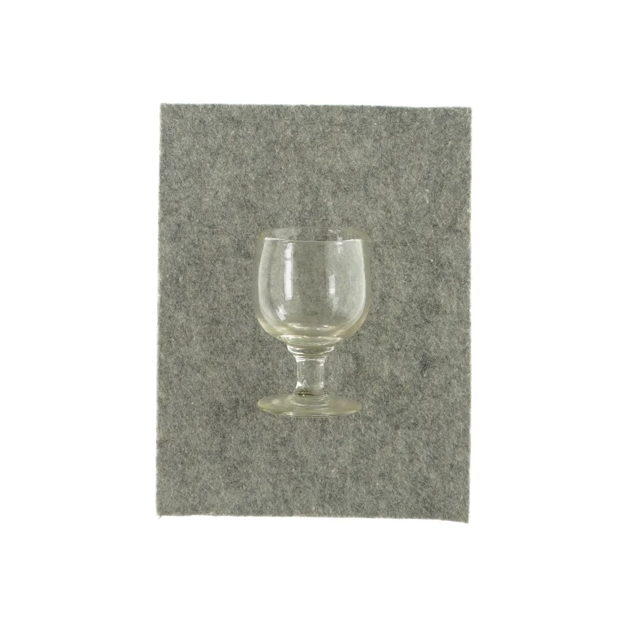 Lille glas på fod (str. HØ: 10x6 cm )
