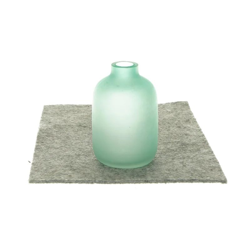 vase i grønt farvet glas (str. HØ 9x6 cm)