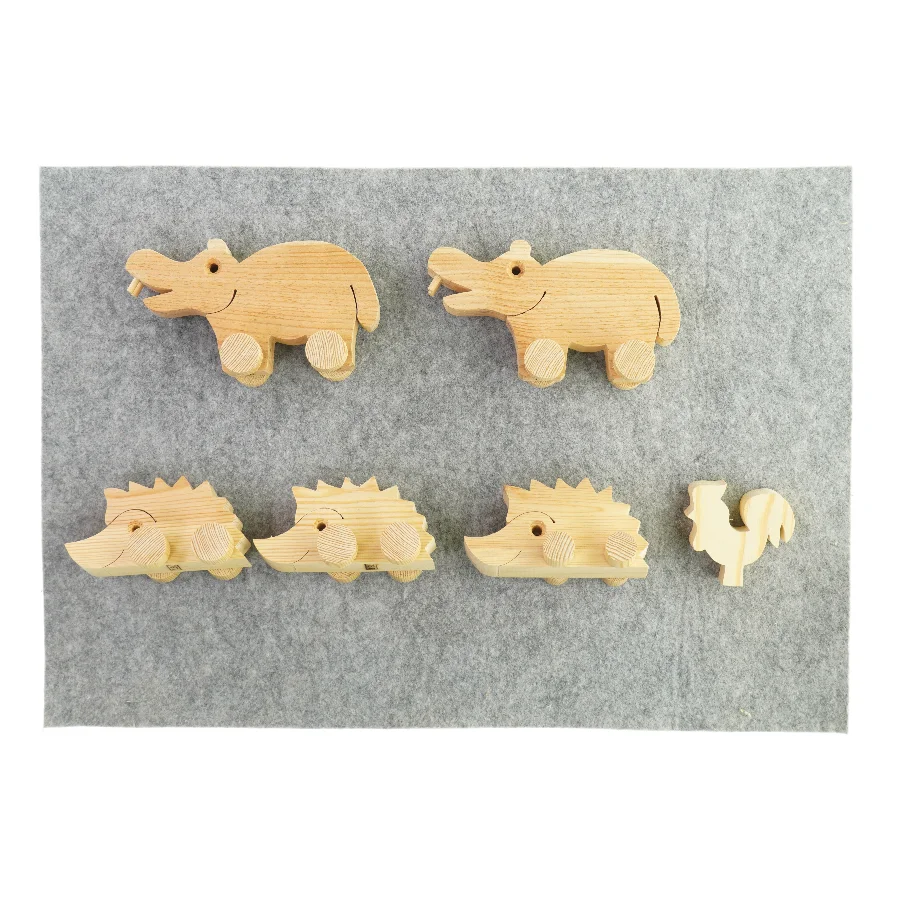 Forskellige dyrefigurer i træ fra Ukendt (str. LBH: 10x8x10cm og 15x8x7,5cm og 9x3x9cm )