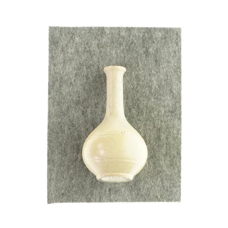 Vase med tynd åbning fra ukendt (str. HØ 15x9)