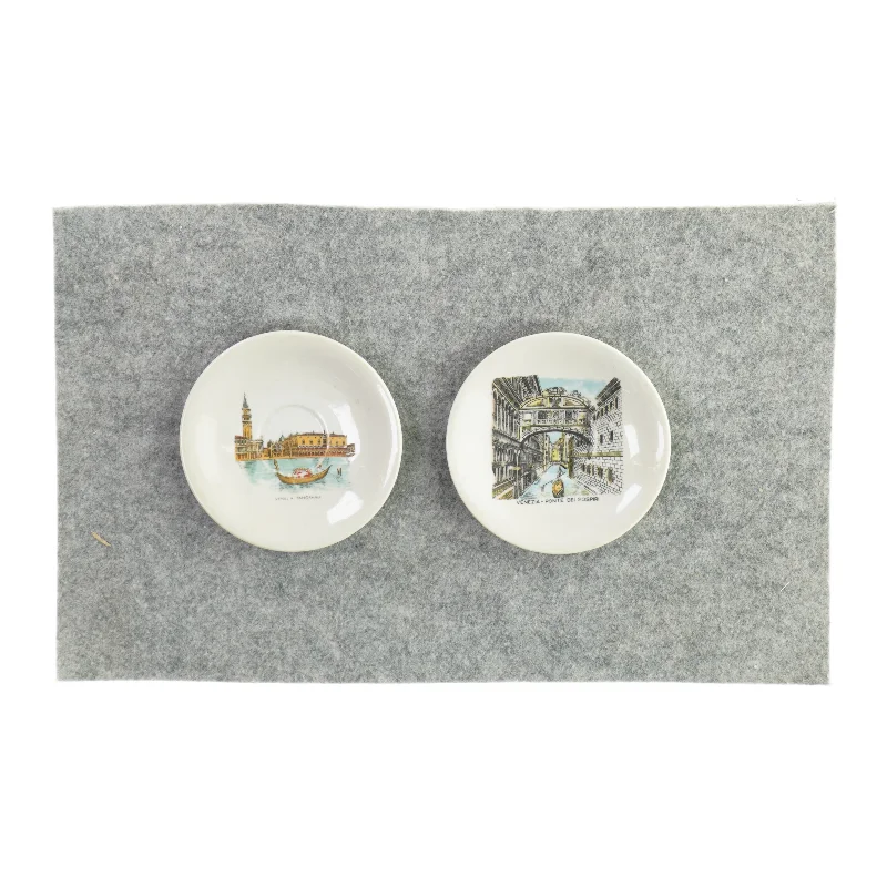 Tallerkener (2 stk.) fra Ukendt (str. Ø:13cm)