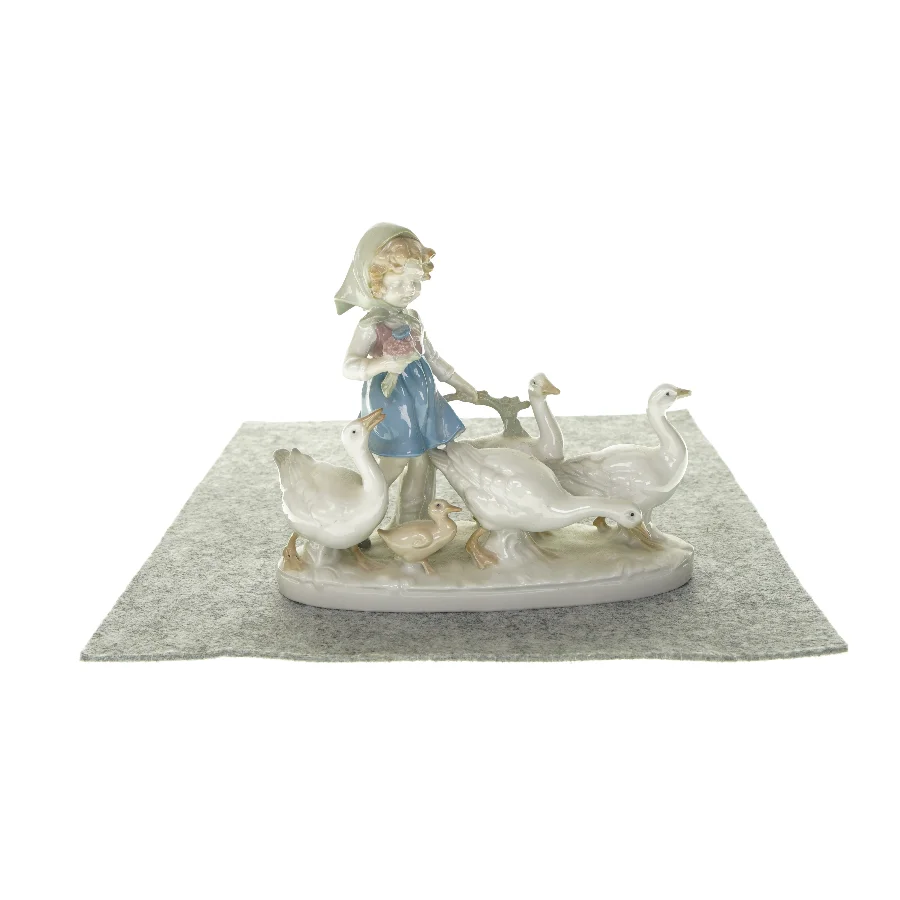 Porcelænsfigur (str. LH: 9x 19 cm)