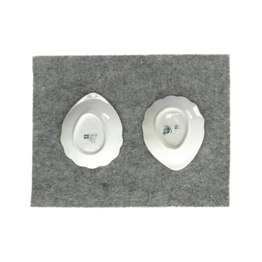 Små skåle med blomstermønster (2 stk.) fra Ukendt (str. LB:10x8,5cm)