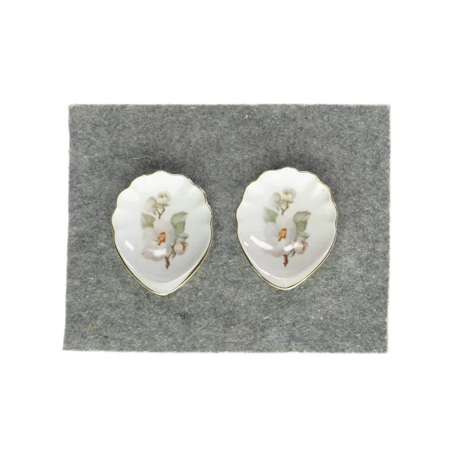 Små skåle med blomstermønster (2 stk.) fra Ukendt (str. LB:10x8,5cm)