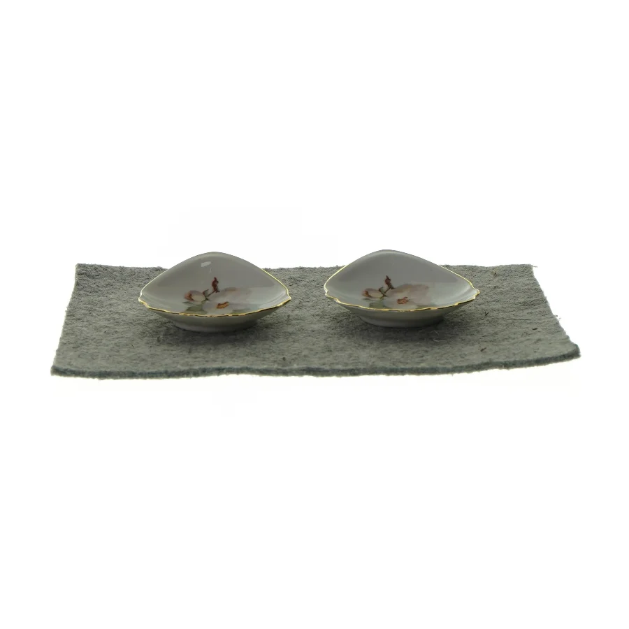 Små skåle med blomstermønster (2 stk.) fra Ukendt (str. LB:10x8,5cm)