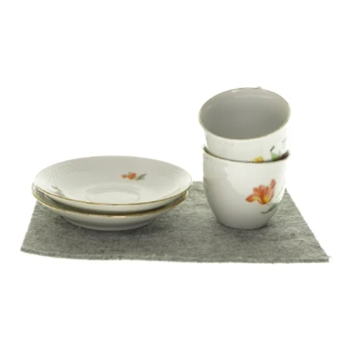 Sæt med 2 kopper og 2 underkopper (str. HØ: 7x8 cm og Ø: 14 cm )