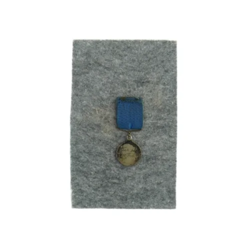 Broche fra 1942 (str. L: 7,5 cm)