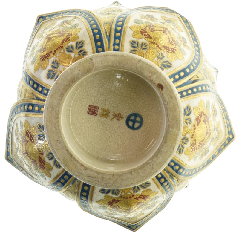 Dekorativ vase med blomsterdesign (str. 24 cm)