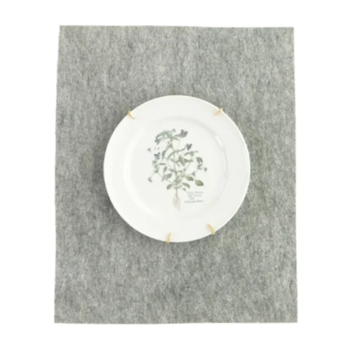 Pynte tallerken på Holder fra Lise Porcelæn (str. Ø:20)