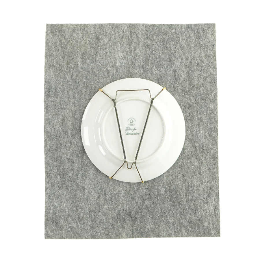 Pynte tallerken på Holder fra Lise Porcelæn (str. Ø:20)