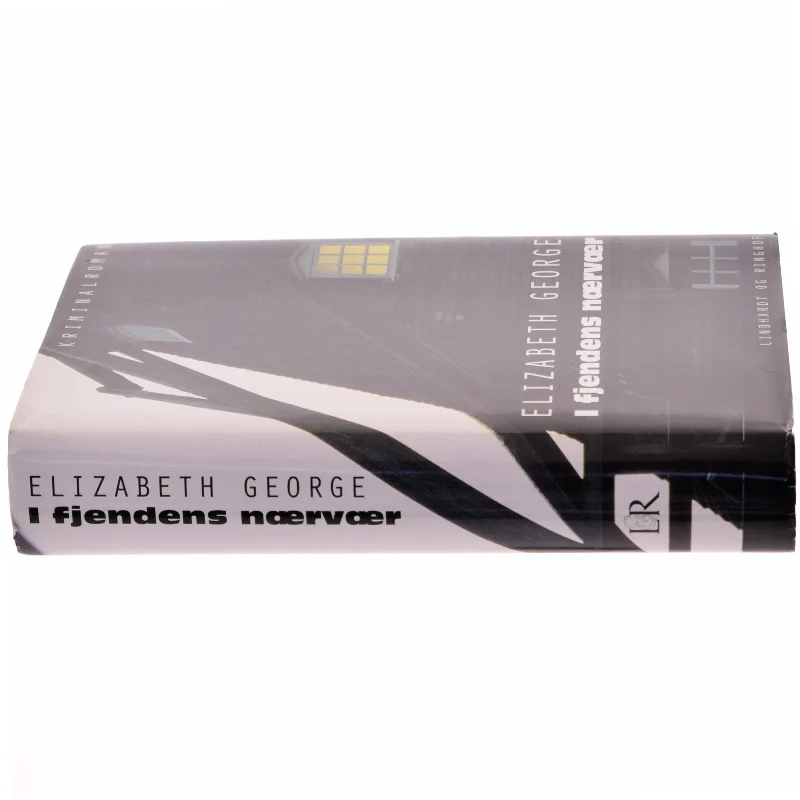 Kriminalroman 'I fjendens nærvær' af Elizabeth George fra Lindhardt og Ringhof