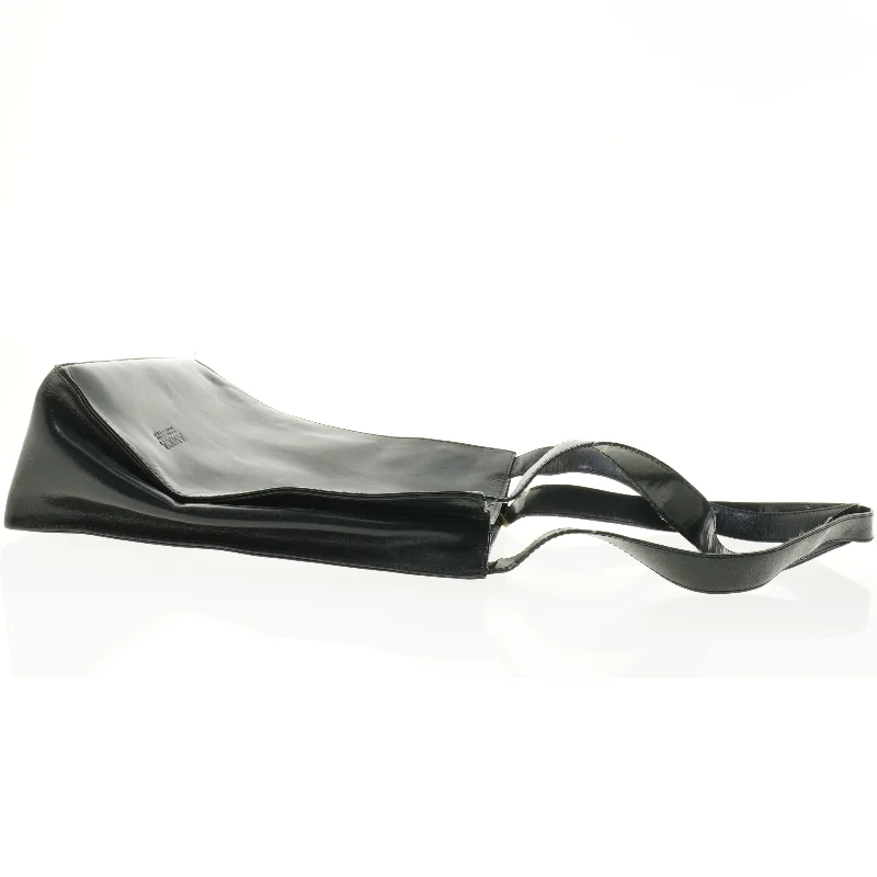 Sort skuldertaske fra Amica (str. 30 x 30 x 11 cm)