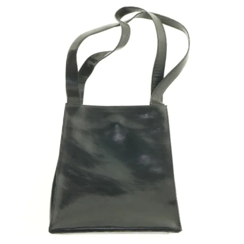 Sort skuldertaske fra Amica (str. 30 x 30 x 11 cm)