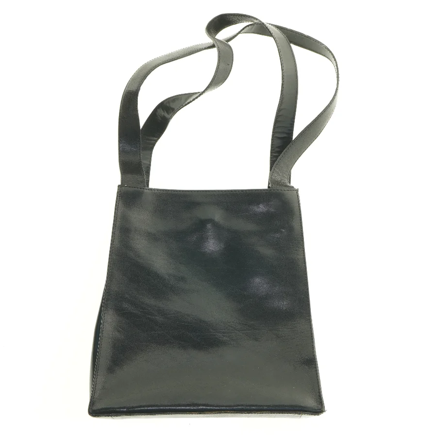 Sort skuldertaske fra Amica (str. 30 x 30 x 11 cm)