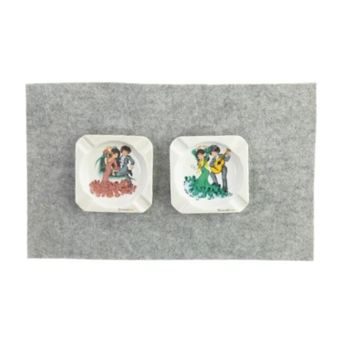 Små skåle med print fra Ukendt (str. LB: 11,5x11,5cm)